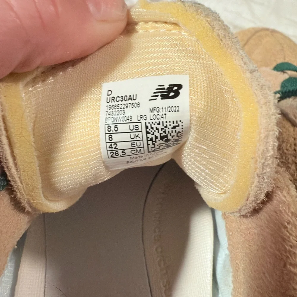 New Balance x AURALEE RC30 Tan Suede Shoes Green Laces VGC - Picture 2 of 7